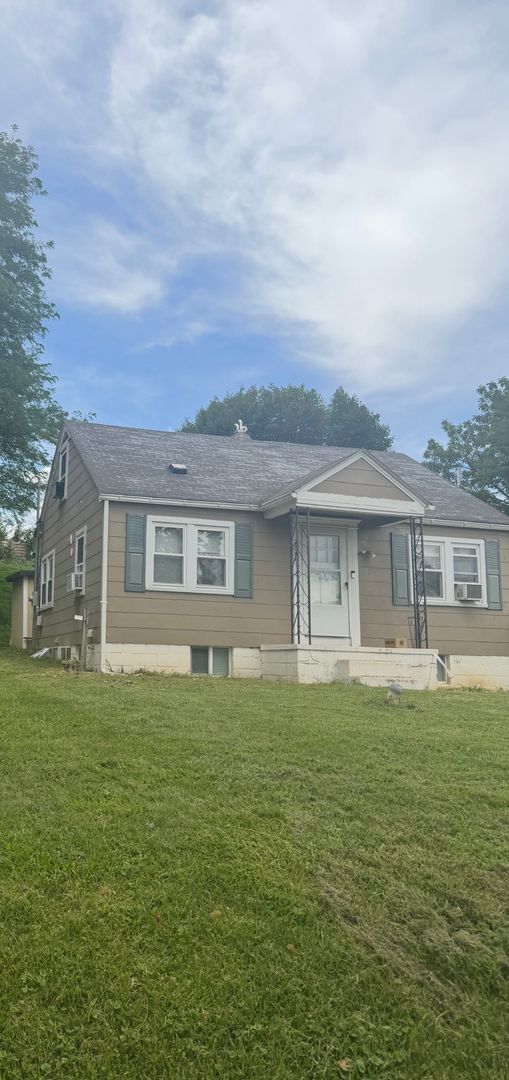 Easton Apartment: 2655 Eldridge Avenue