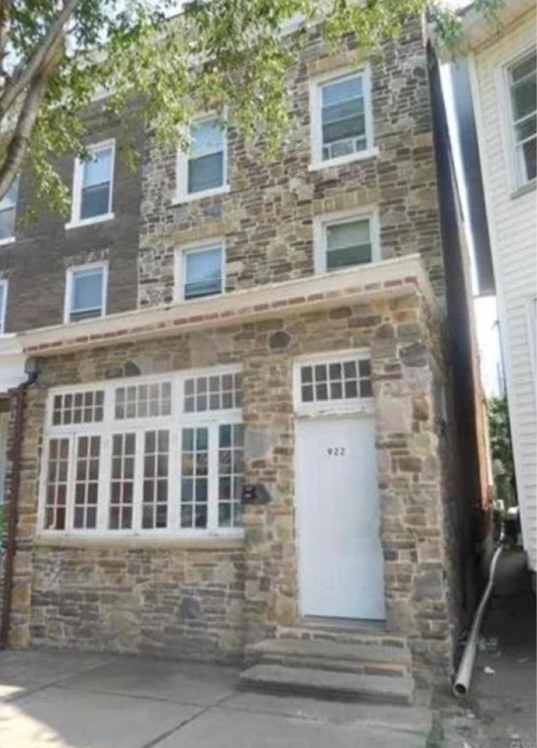 Easton Apartment: 922 Northampton Street