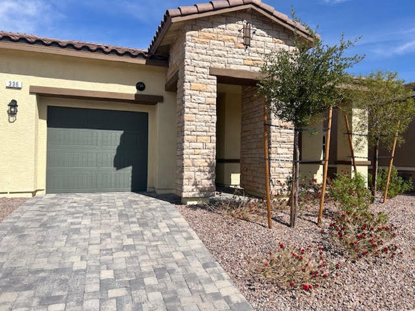 Henderson House: 336 Larksong