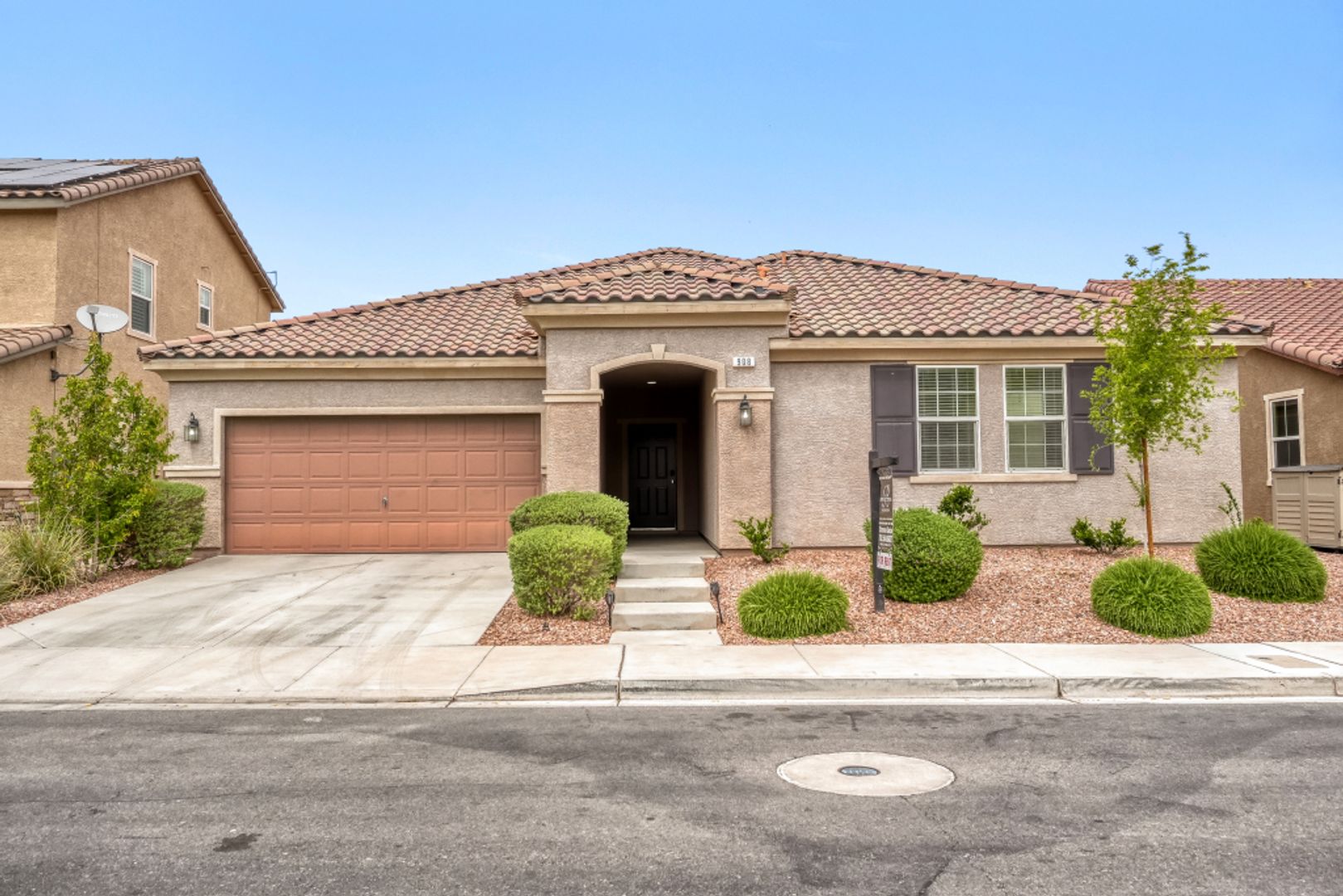 Henderson House: 908 Lynne Harbor Ave