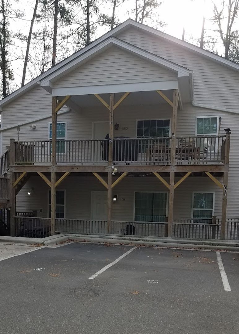 Chapel Hill Apartment: 441 McCauley St