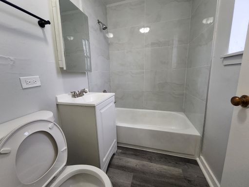 Stunning + Spacious 1-bedroom apartment - Elevator + Parking!!! No security deposit!!! Heat included!!! Prime location - Rent Now!!! – photo 1
