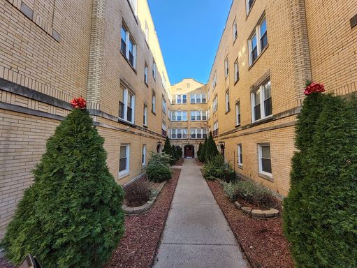 Stunning & Spacious 2 bedroom apartment offers free heat!!! No security deposit!!! Prime location - Rent Now!!! – photo 1