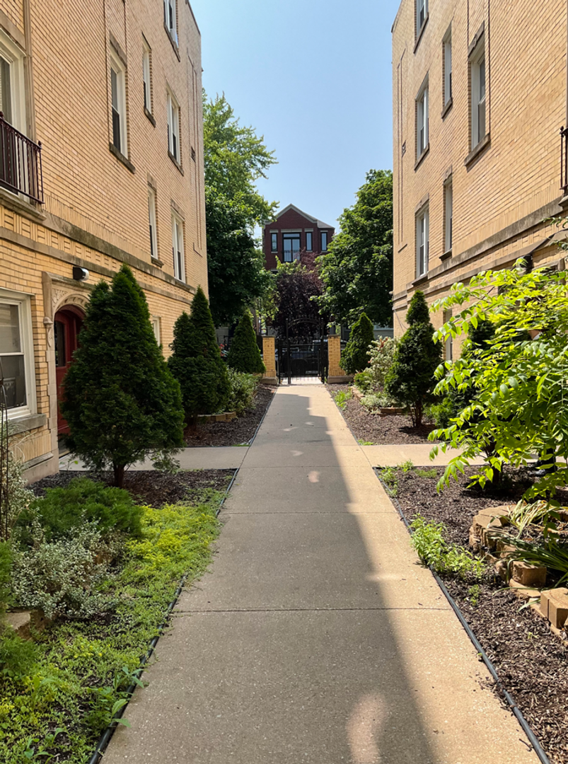 Chicago Apartment: 6625-29 S Drexel Ave.