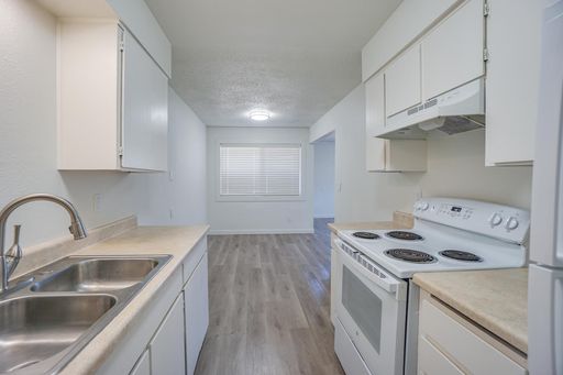 Broadway Apartments ** Walk in Closet ** On Site Laundry ** New Flooring