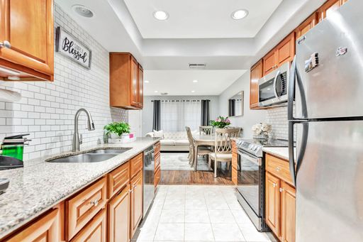 Villas At Pine - Granite Countertops, Wood Floors, In-Unit Laundry ✨ COMING SOON ✨ – photo 1