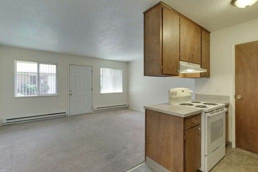 Spacious single-level apartment just blocks to Pacific University