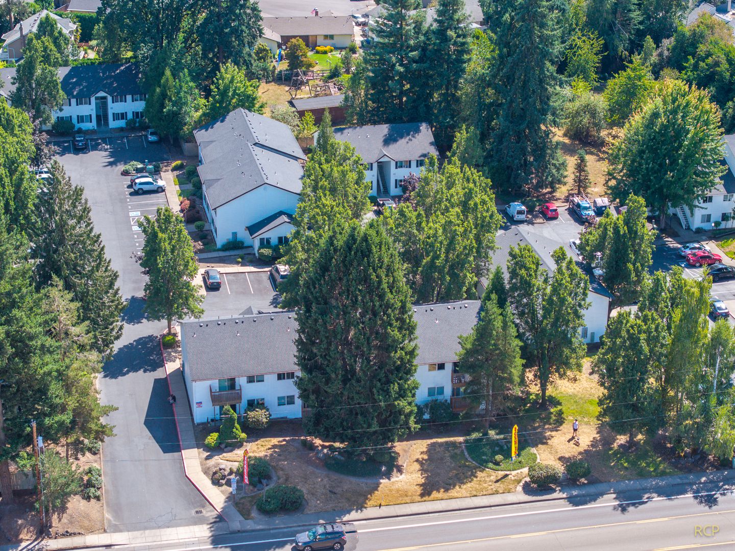 Keizer Apartment: 812-898 Lockhaven Dr NE