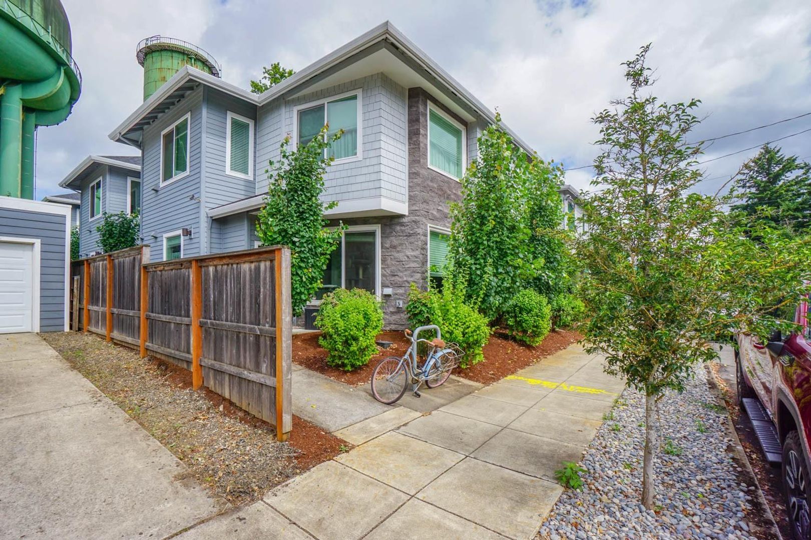 Portland Apartment: 7025-7045 N Mohawk Avenue