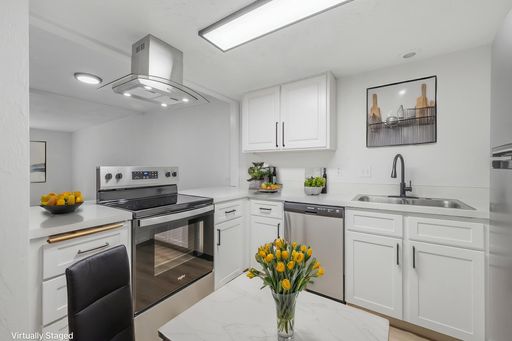 ** Hilltop Apartments Homes with Willamette River and Valley Views ** – photo 1