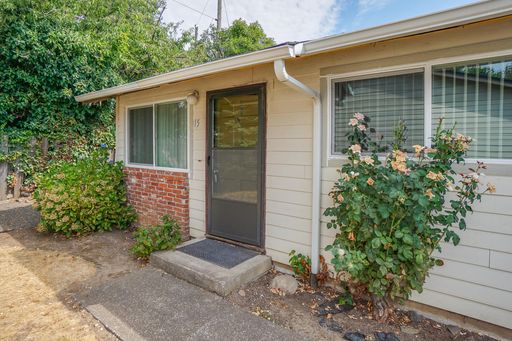 Single Level Apartment Home in Historic Forest Grove