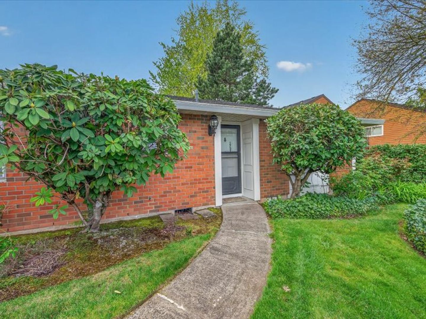 Portland Apartment: 1701-1759 NE 162nd Avenue