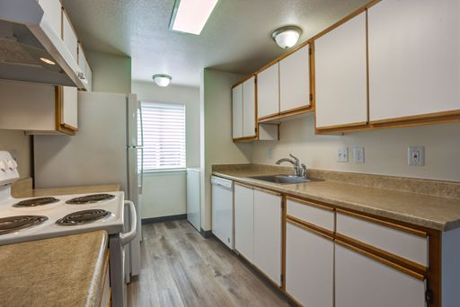 Cascade Village ** Upper-Level Apartment Home with Washer and Dryer in Unit