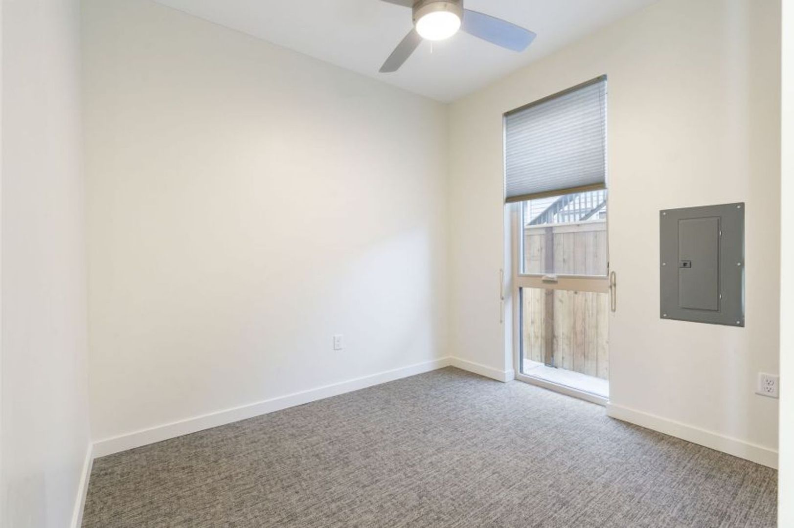 Portland Apartment: 5880  N. Greeley Avenue