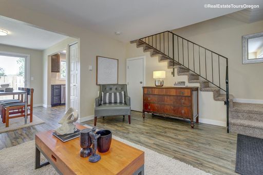 2 Bed/1 Bath Townhome - Washer/Dryer In-unit ** Available Soon** – photo 1