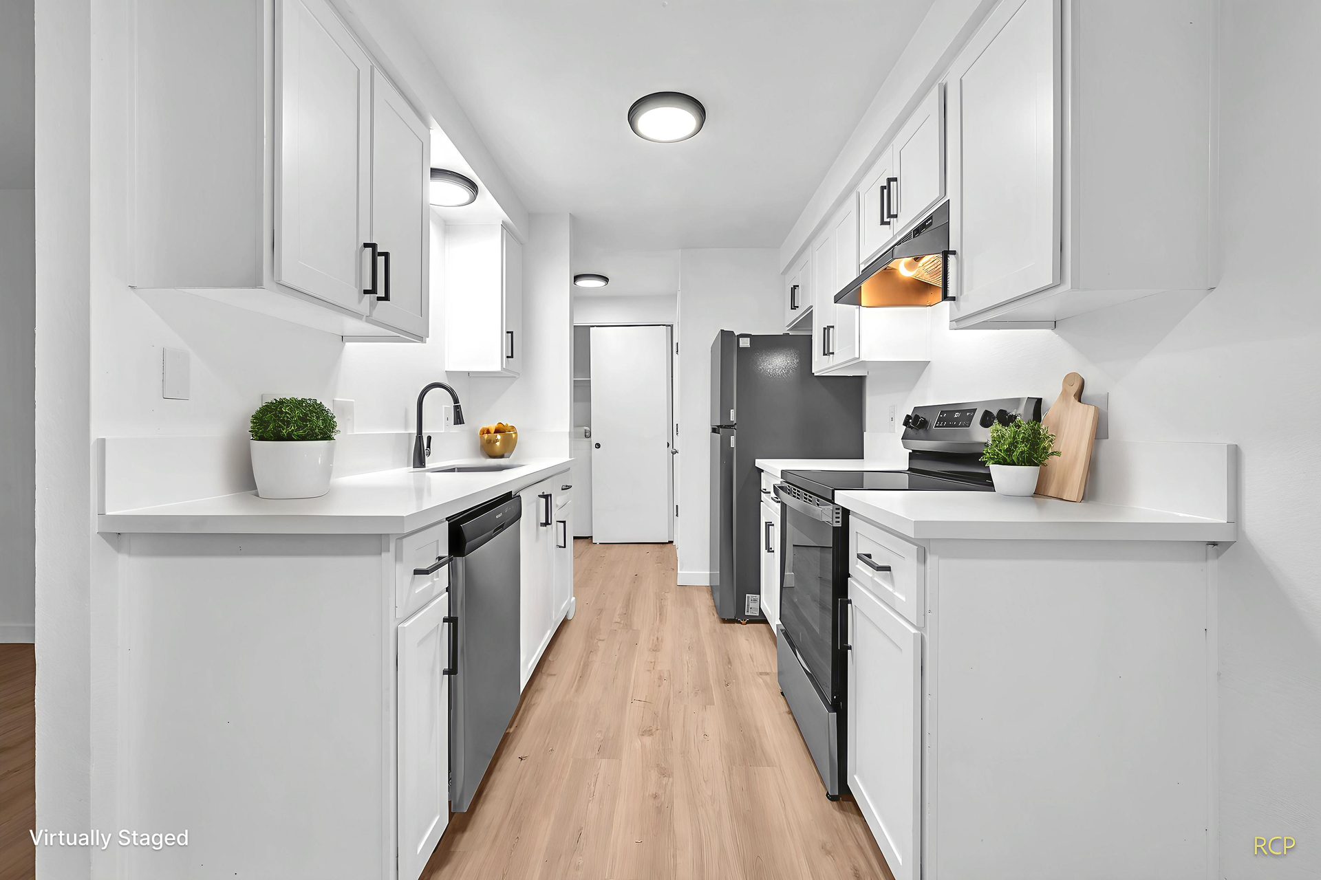 Keizer Apartment: 812-898 Lockhaven Dr NE