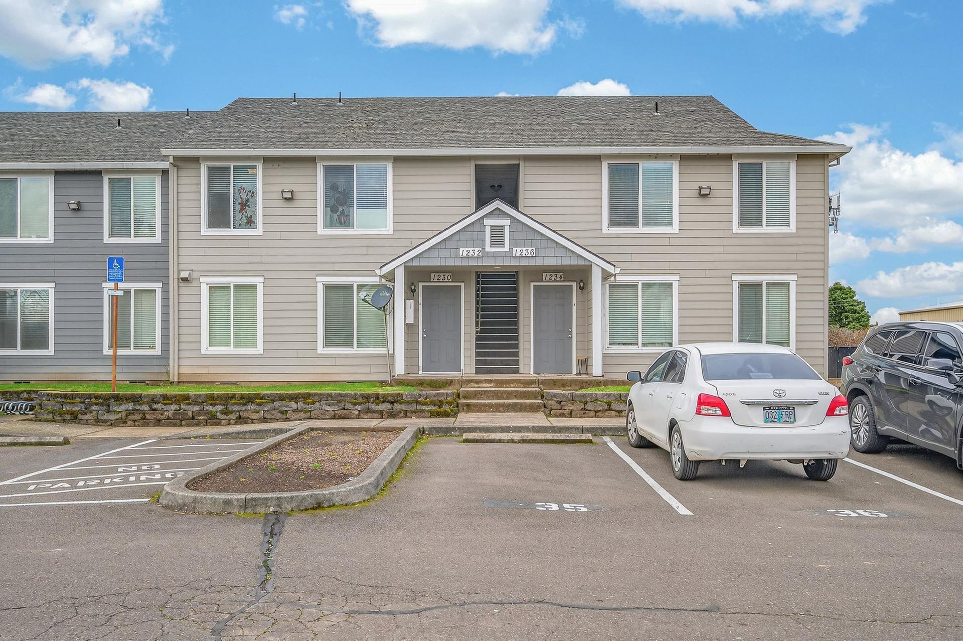 Cornelius Apartment: 1100 N Davis Street