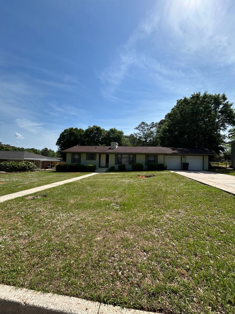 Enterprise House: 106 Spruce St