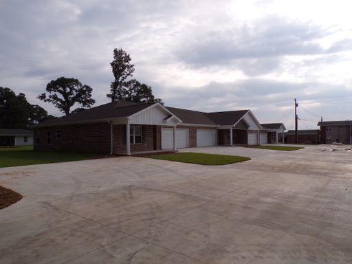 Shady Oak Apartments, Lowe Drive, Enterprise, AL – photo 1