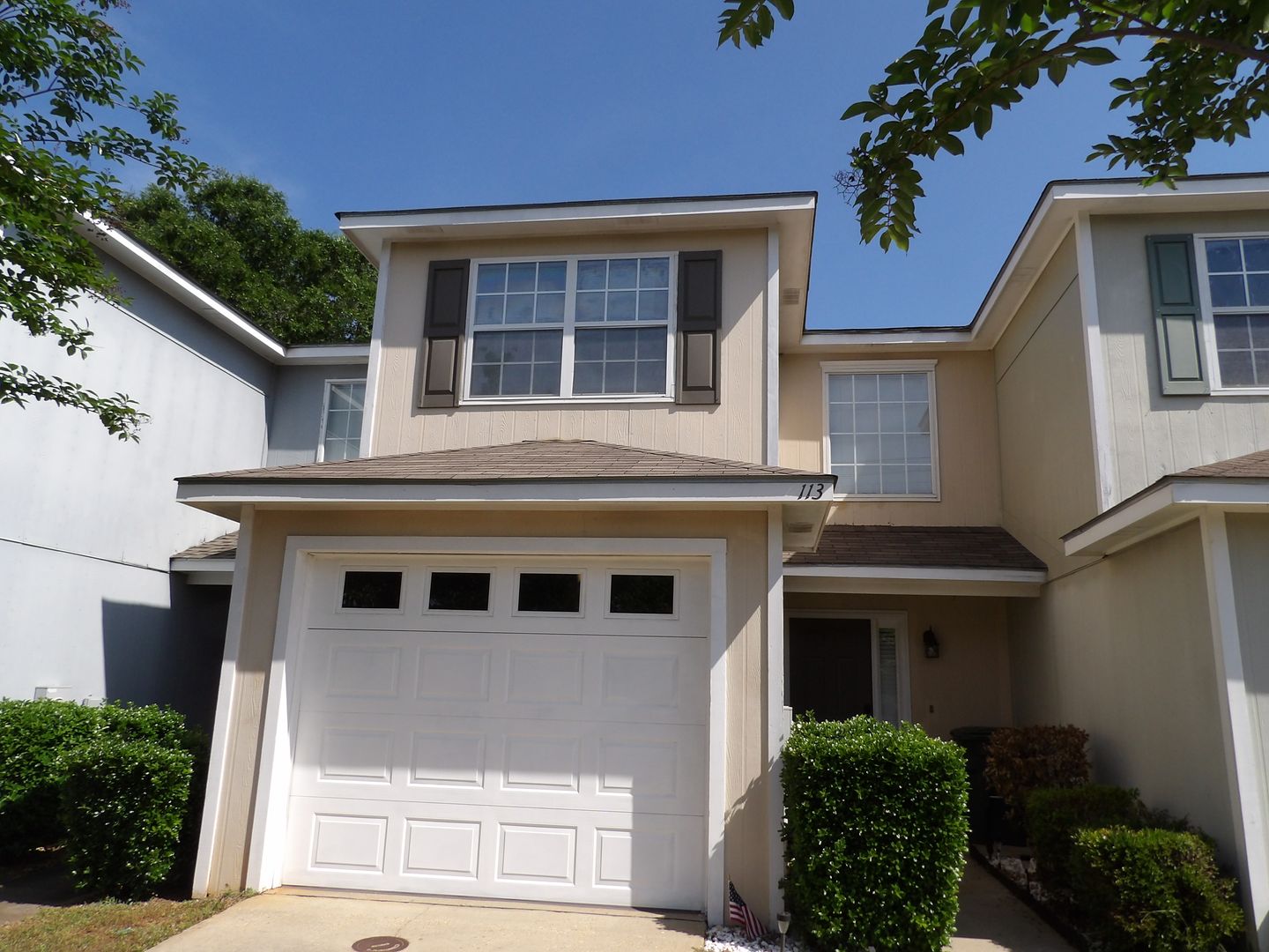 Enterprise Townhome: 113 Woodberry Dr