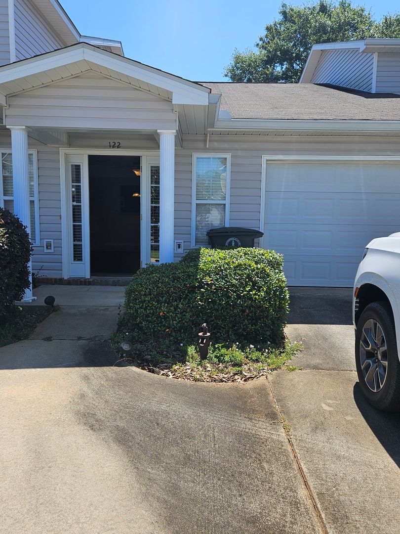 Enterprise House: 122 Jasmine Cir