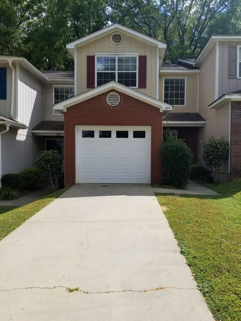 Enterprise House: 204 Ridgeway Drive