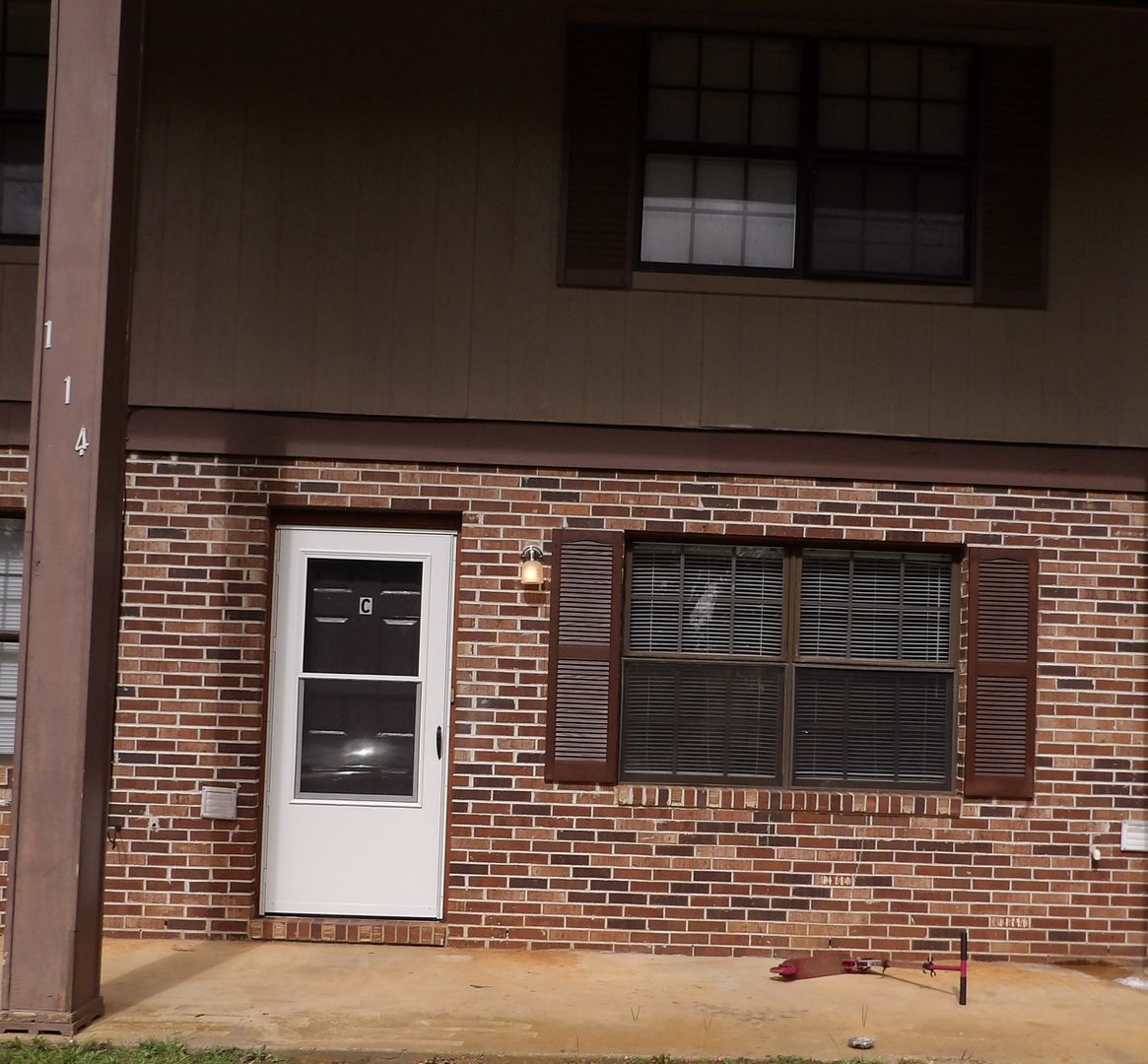 Enterprise Apartment: 114 Weeks Dr  A-D