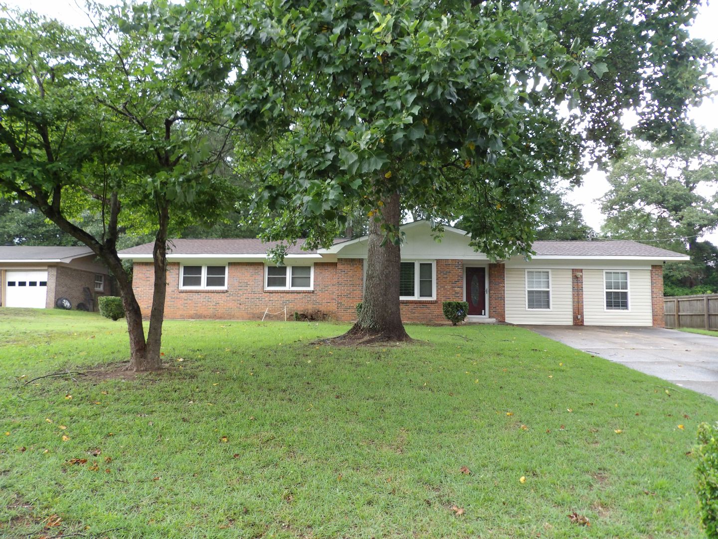 Enterprise House: 220 Yellow Leaf Drive