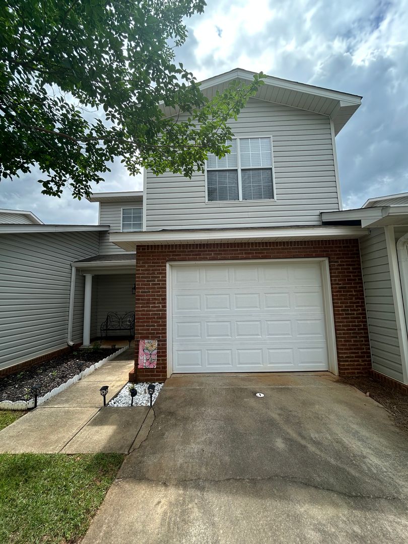 Enterprise House: 127 Winterberry Way