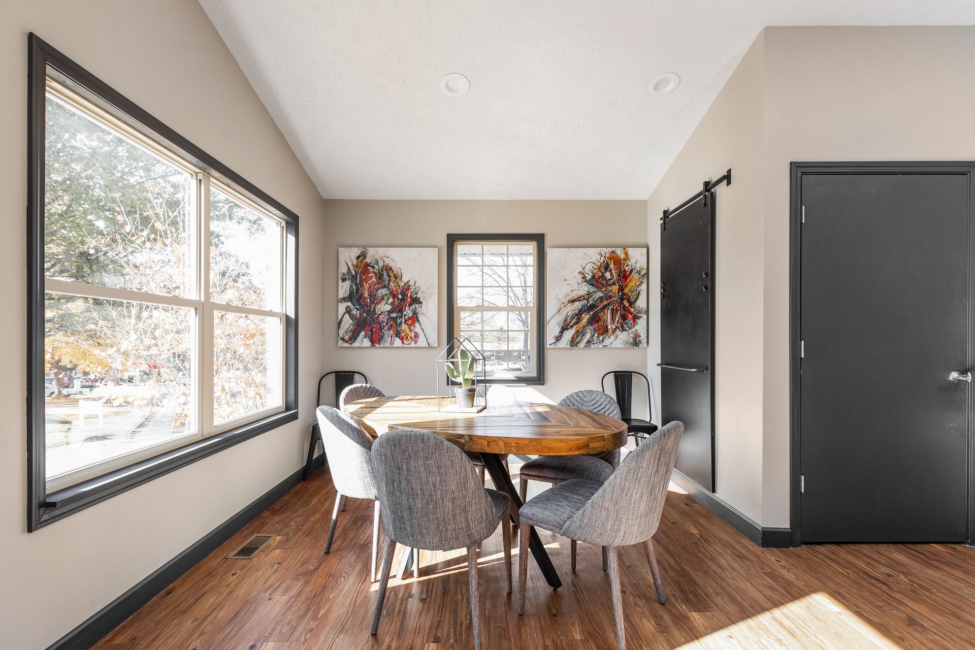Bloomington Apartment: 800 N Smith Rd