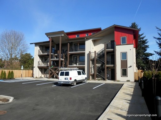 Spacious apartments & duplex! Close to transportation, shopping, freeways, and more! – photo 1