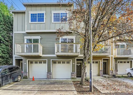 Beaverton TH. Huge 3rd bed/bonus room. Attached Garage- Close 2 Max – photo 1