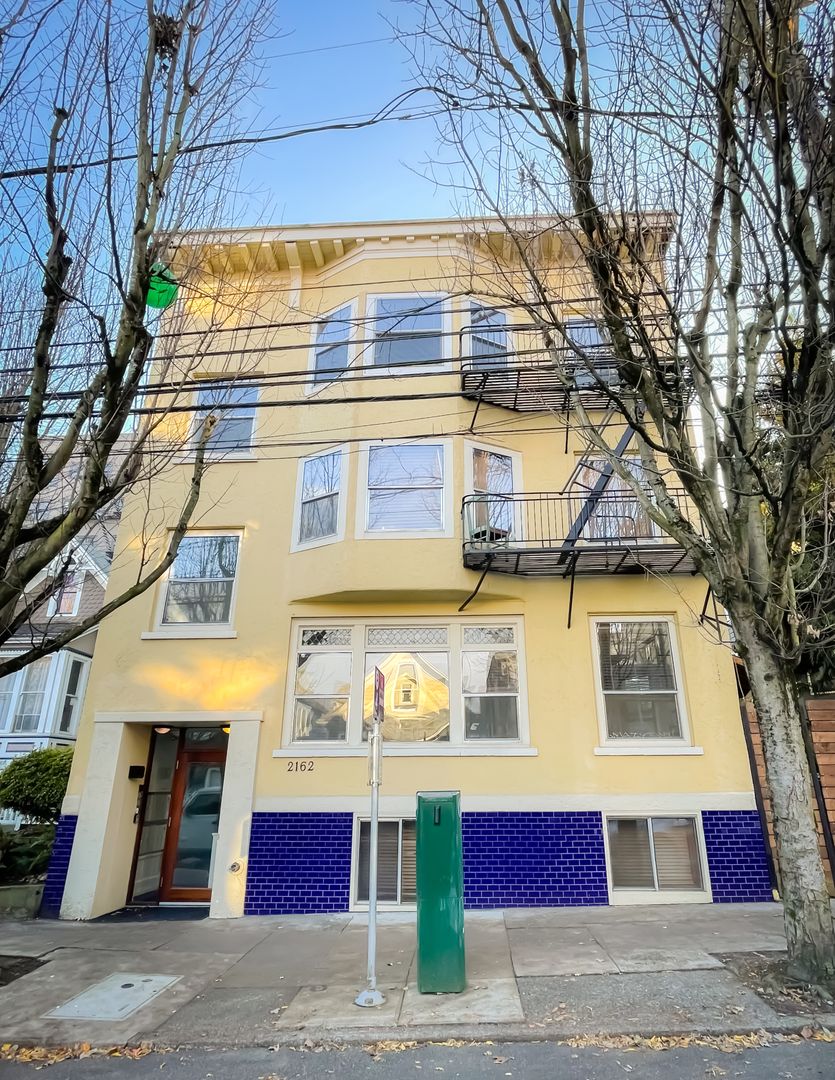 Portland Apartment: 2162 NW Everett St