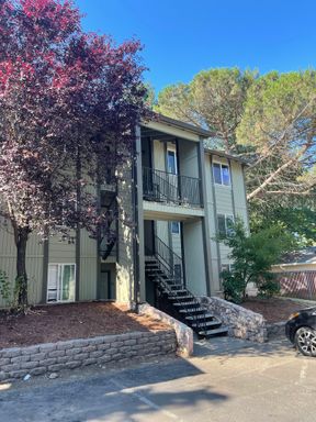 Powelhurst 2bd in private community. In unit W/D, off Street Parking/Garage Available! – photo 1