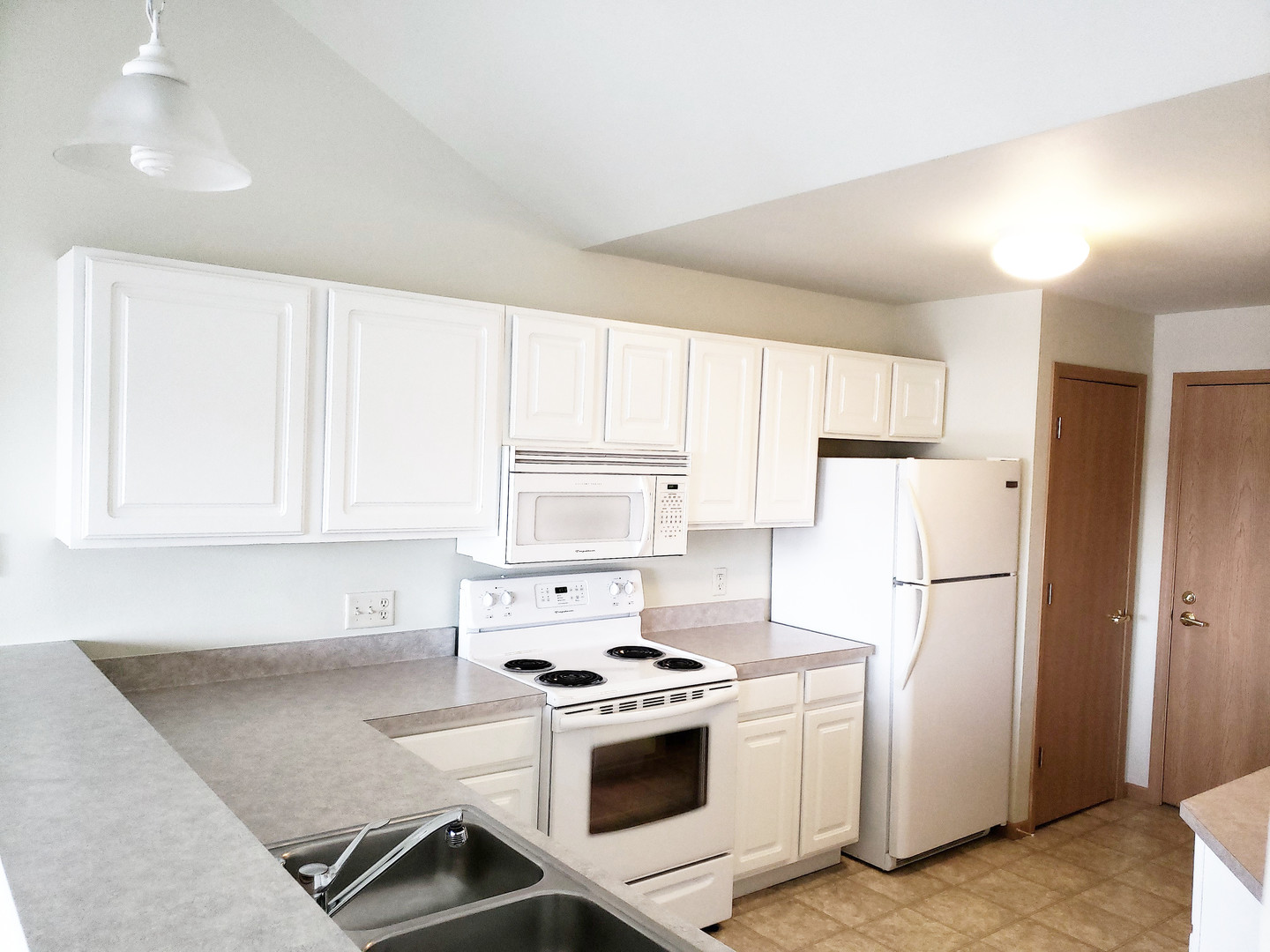 Verona Apartment: 321 Meadowside Drive