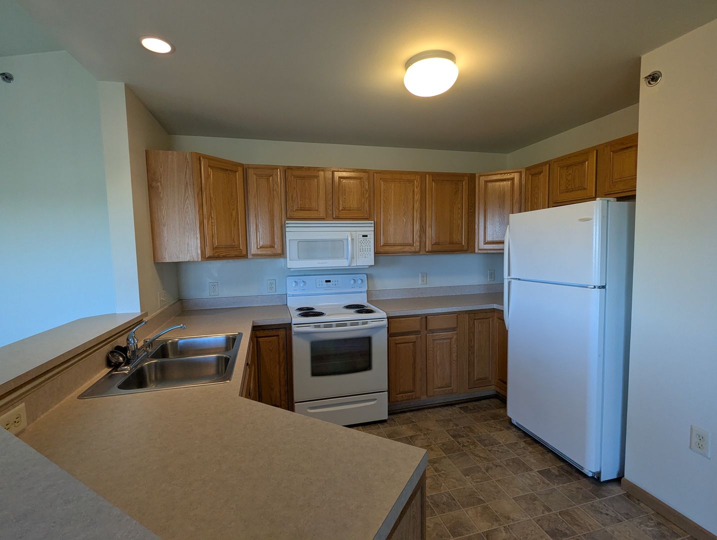 Verona Apartment: 321 Meadowside Drive