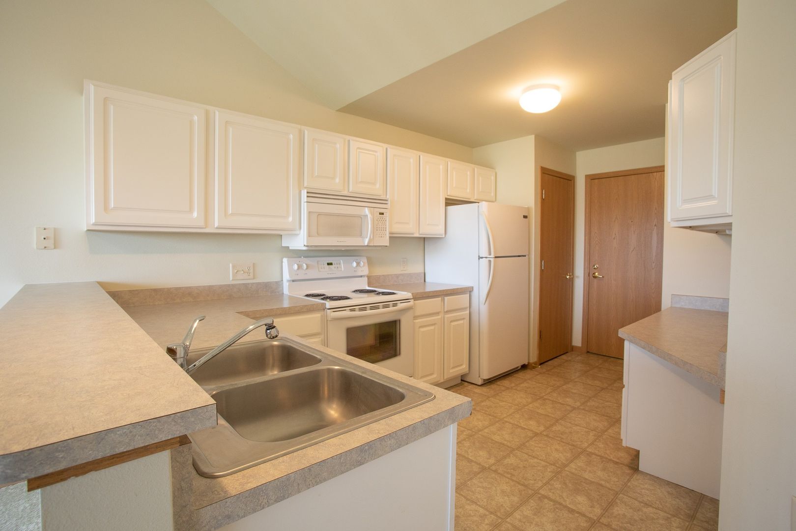 Verona Apartment: 321 Meadowside Drive