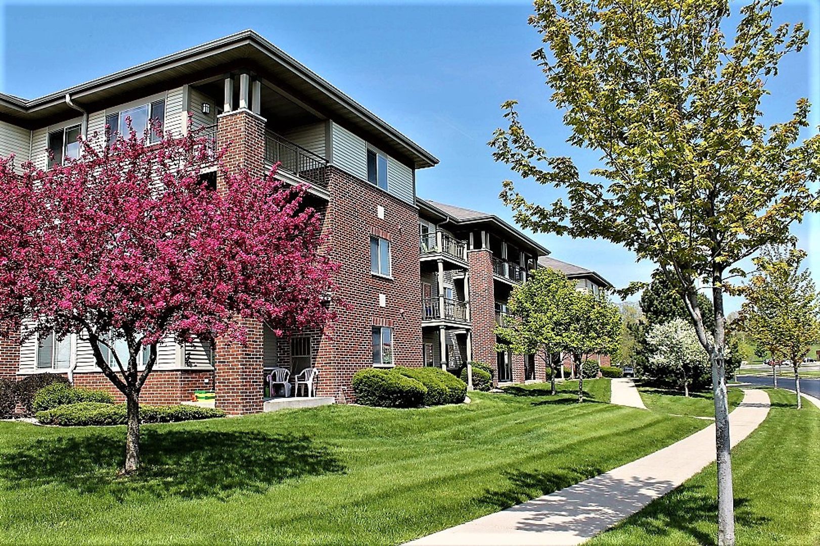 Verona Apartment: 321 Meadowside Drive
