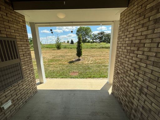 Listing photo thumbnail