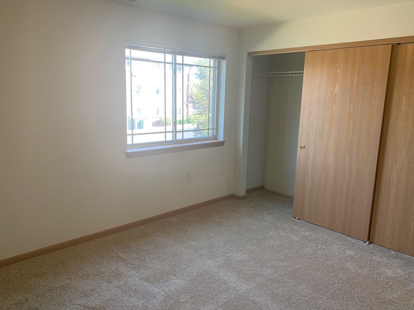 Verona Apartment: 321 Meadowside Drive