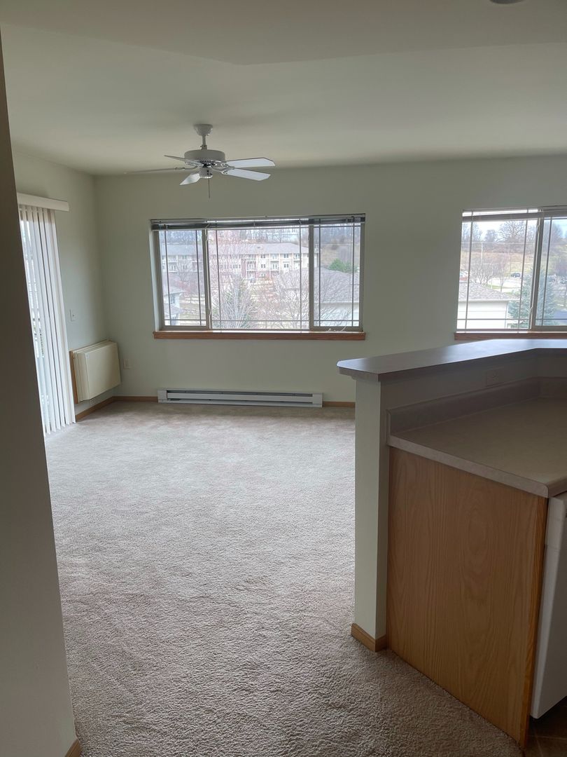 Verona Apartment: 321 Meadowside Drive