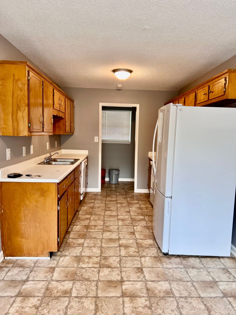 407 Donna Dr 4 of 12