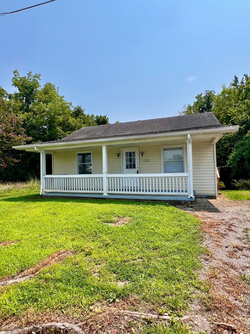 Clarksville House: 1438 Franklin Street