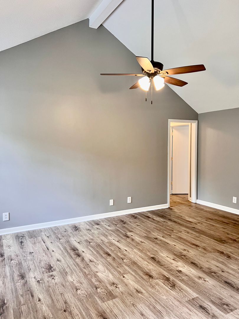 407 Donna Dr 3 of 12