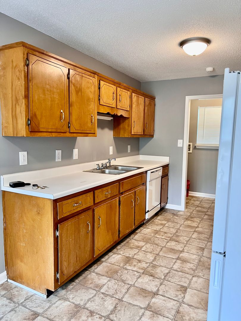 407 Donna Dr 5 of 12