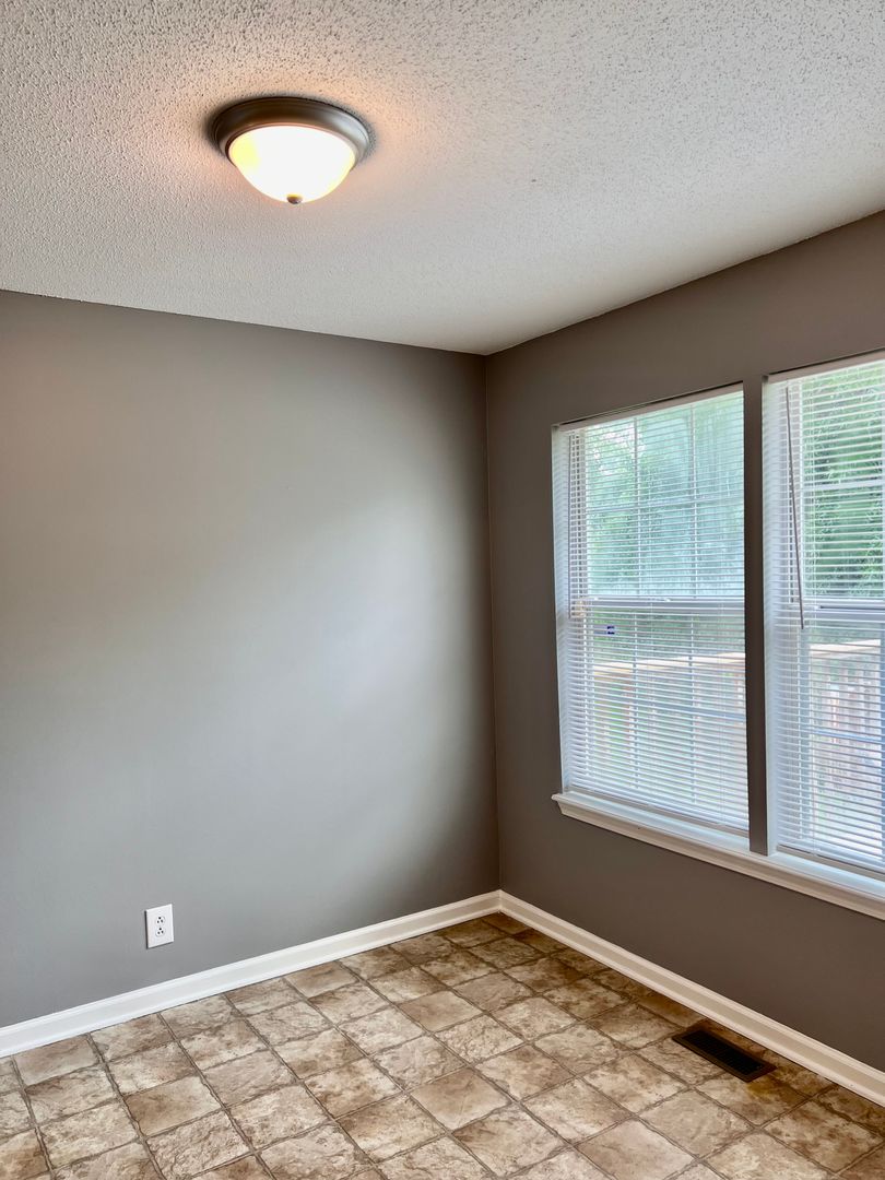 407 Donna Dr 7 of 12