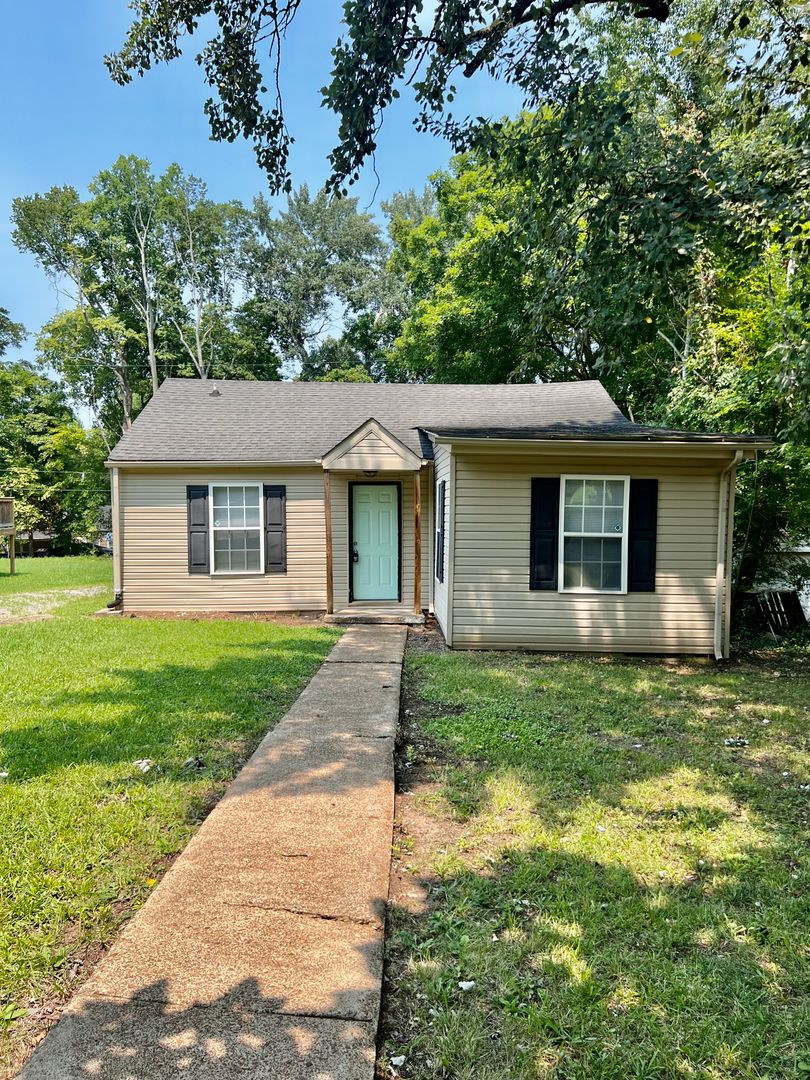 Clarksville House: 1265 Daniel Street