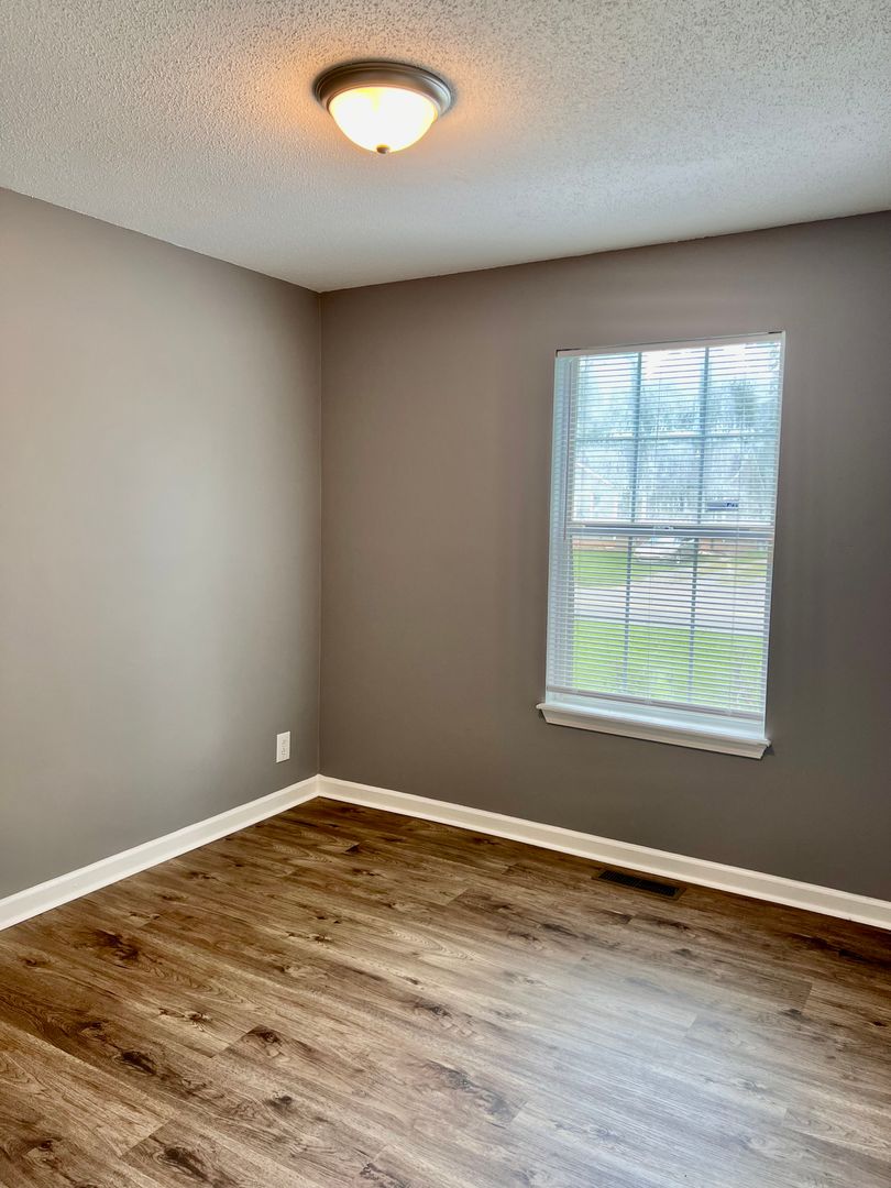407 Donna Dr 9 of 12