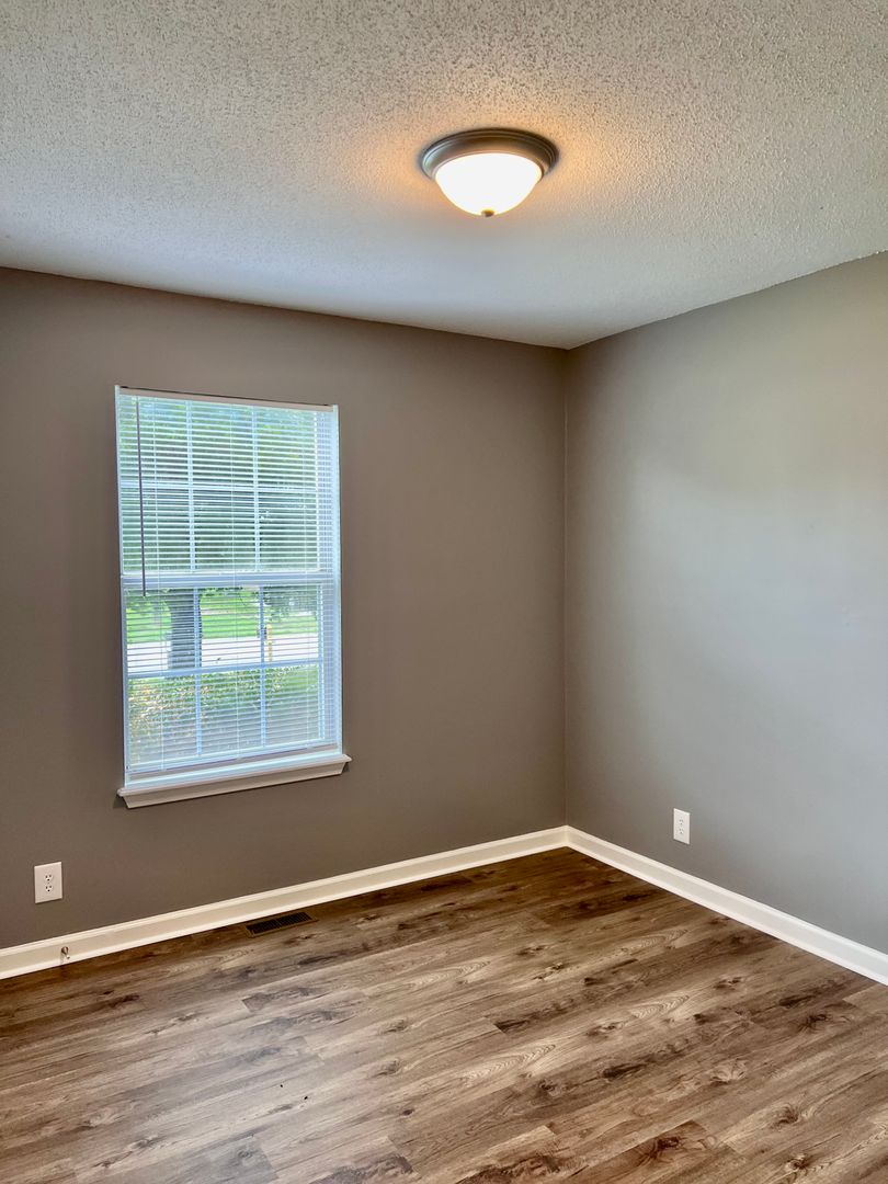 407 Donna Dr 11 of 12