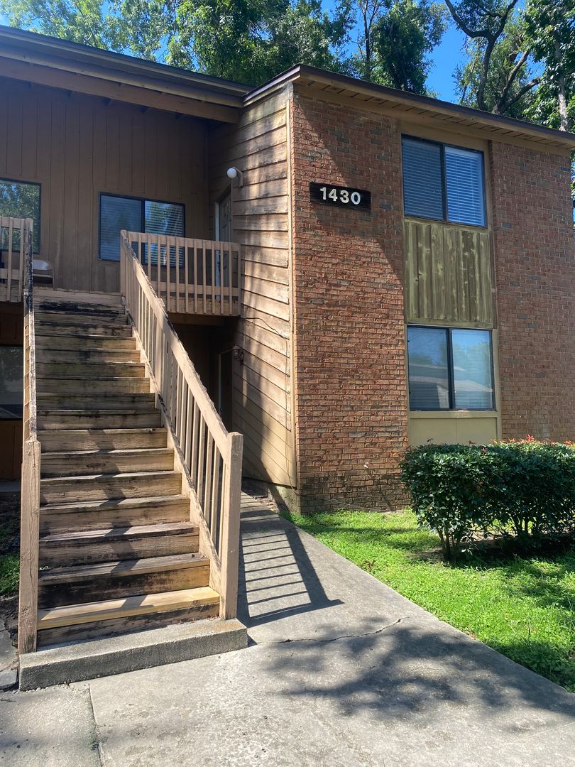 Tallahassee Apartment: 1430 Willow Bend Way